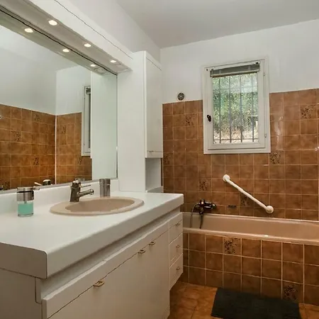 Provencale Avec Piscine-56